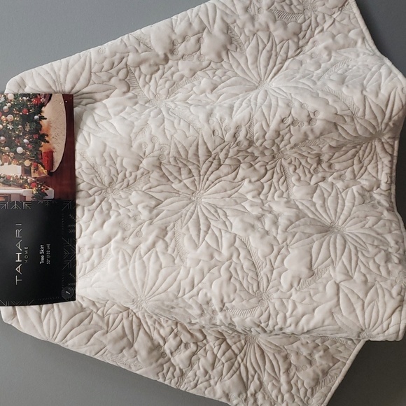 Tahari Home 52" Quilted Cream Tree Skirt with Metallic Gold Outlined Poinsettias - Picture 1 of 8